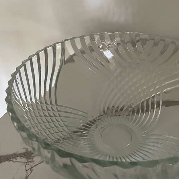 Vintage clear cut Indiana glass serving bowl - Picture 7 of 11